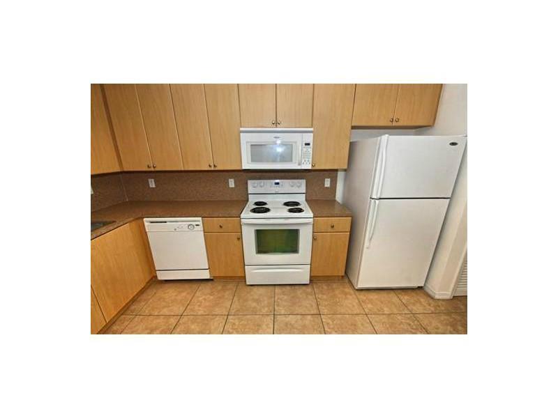 THE COURTS AT BAYSHORE I - Residential Lease