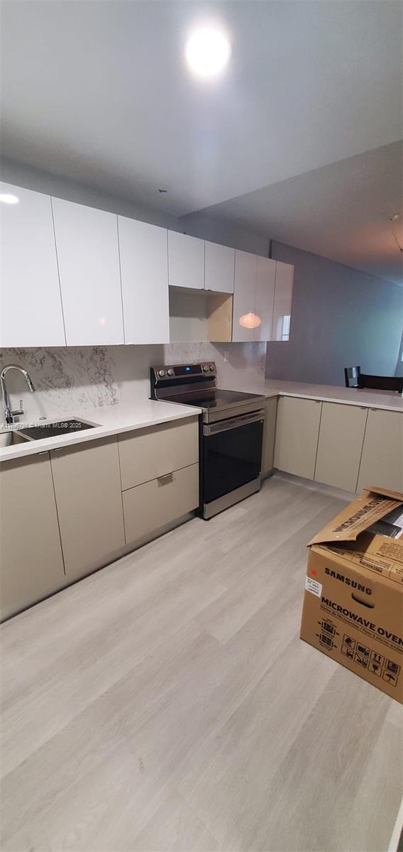 BUILDING FOUR OF RACQUET - Residential Lease