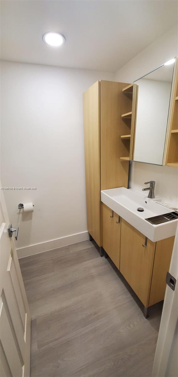 BUILDING FOUR OF RACQUET - Residential Lease