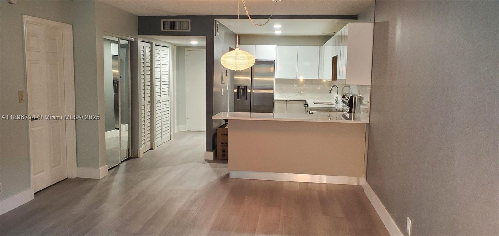 BUILDING FOUR OF RACQUET - Residential Lease