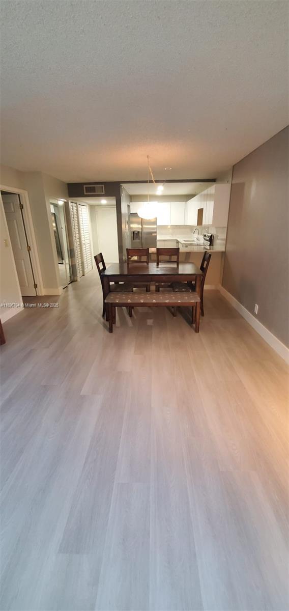 BUILDING FOUR OF RACQUET - Residential Lease