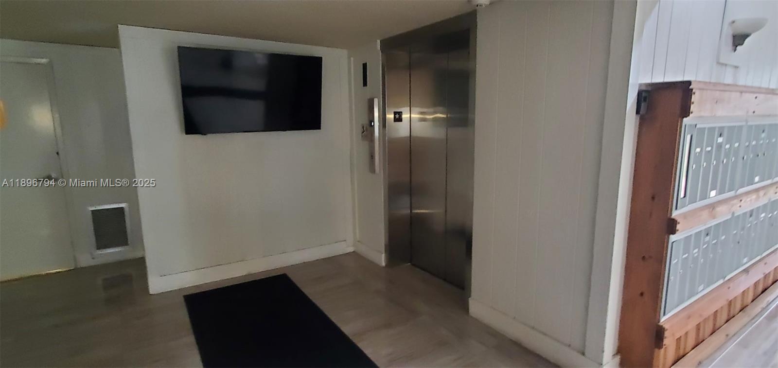 BUILDING FOUR OF RACQUET - Residential Lease