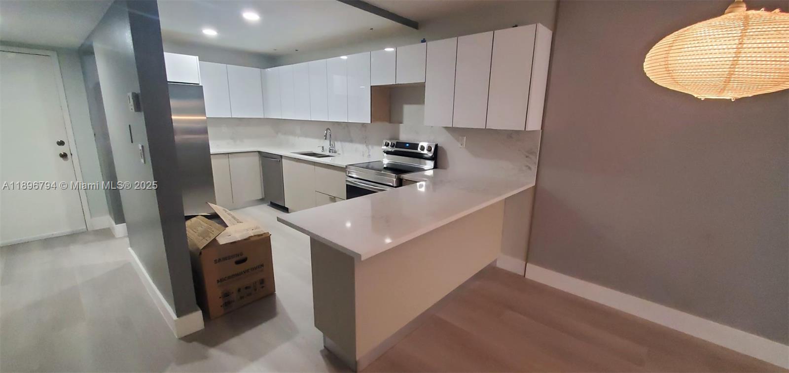 BUILDING FOUR OF RACQUET - Residential Lease