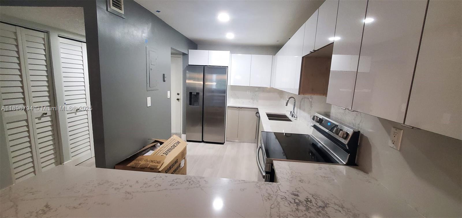 BUILDING FOUR OF RACQUET - Residential Lease