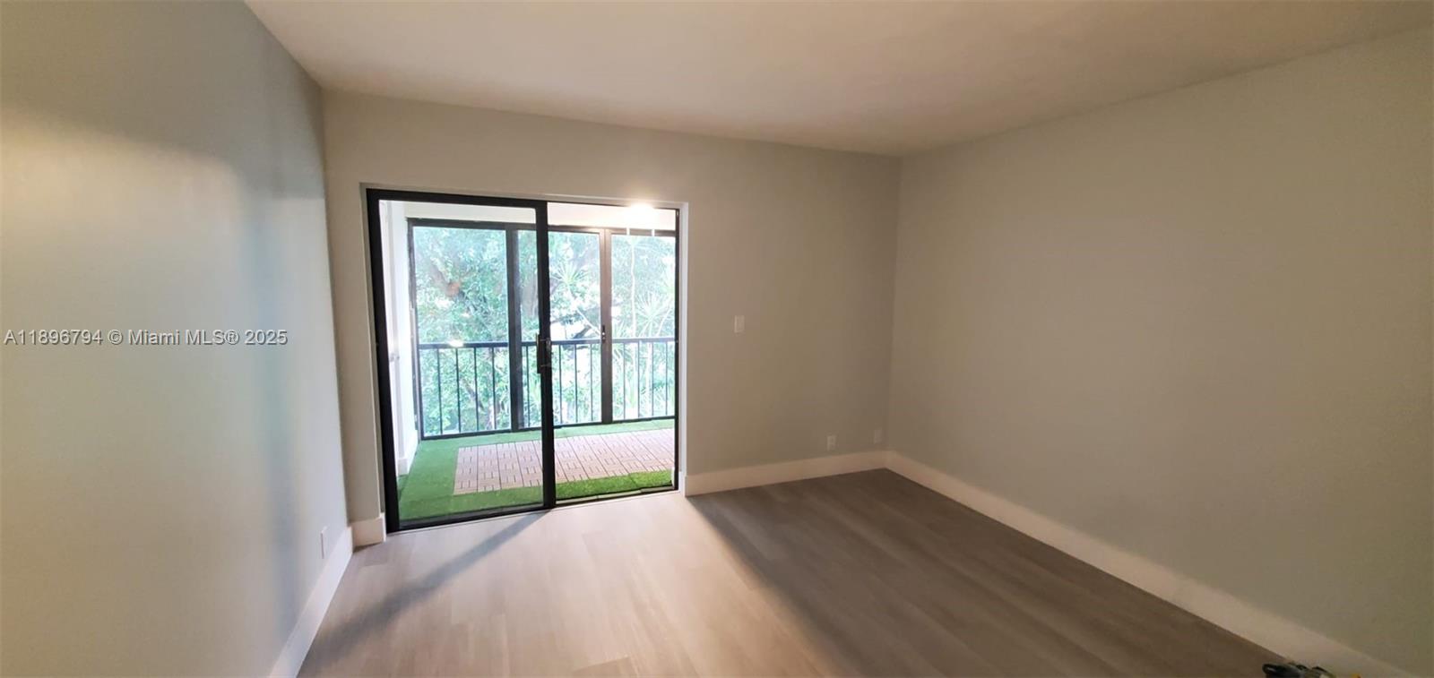 BUILDING FOUR OF RACQUET - Residential Lease