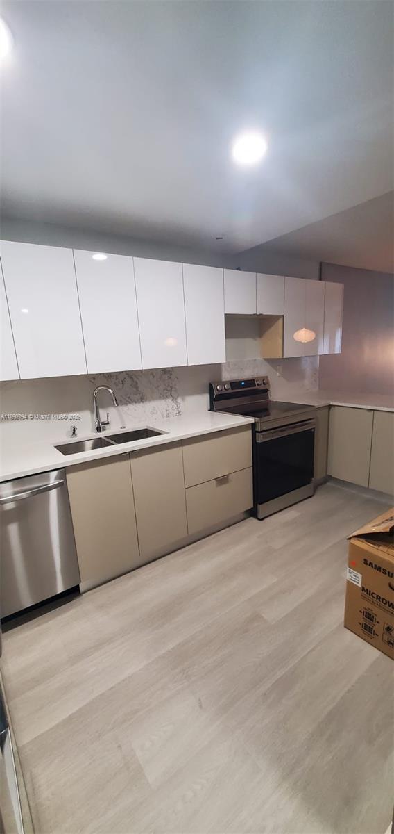 BUILDING FOUR OF RACQUET - Residential Lease