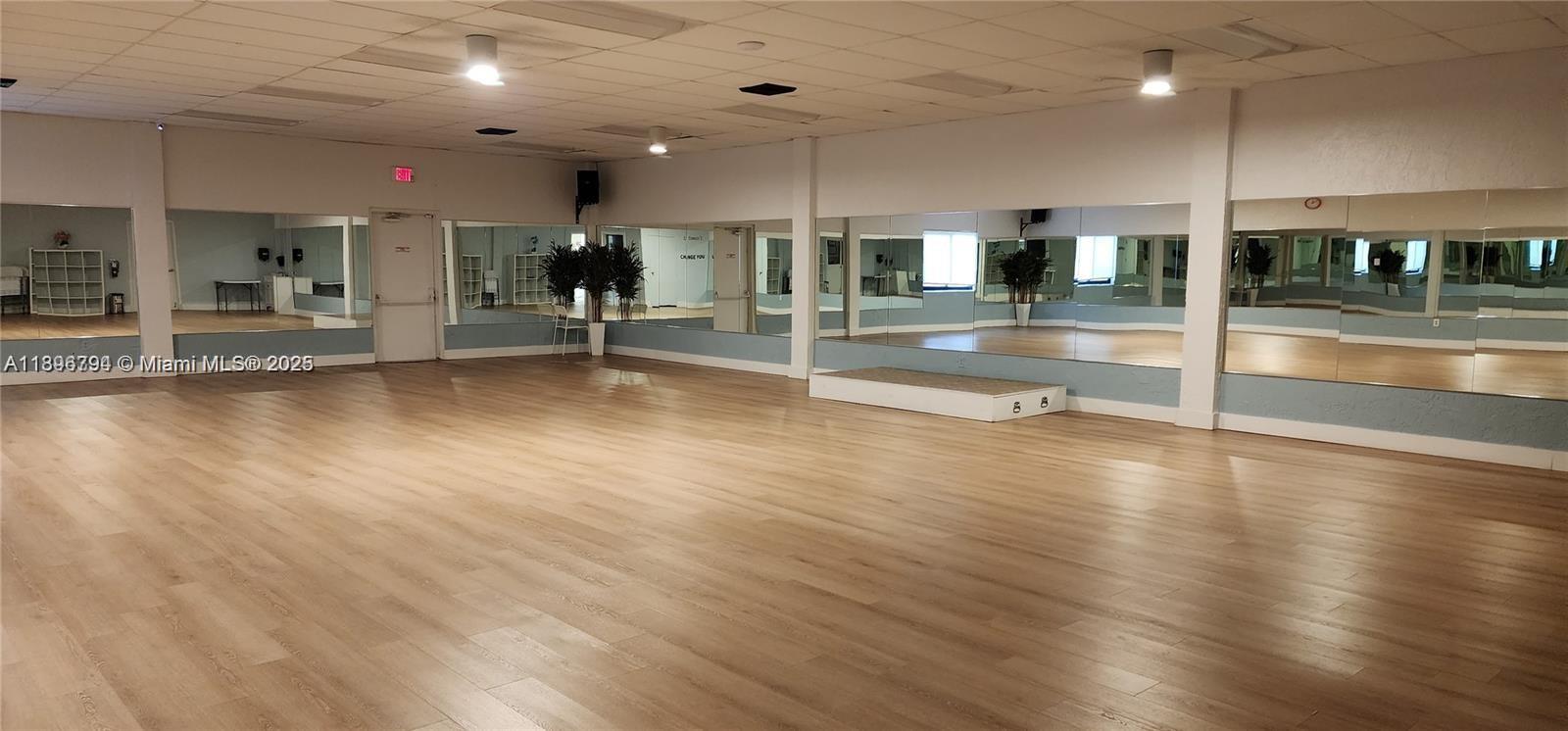 BUILDING FOUR OF RACQUET - Residential Lease