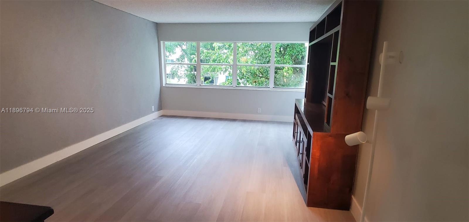BUILDING FOUR OF RACQUET - Residential Lease
