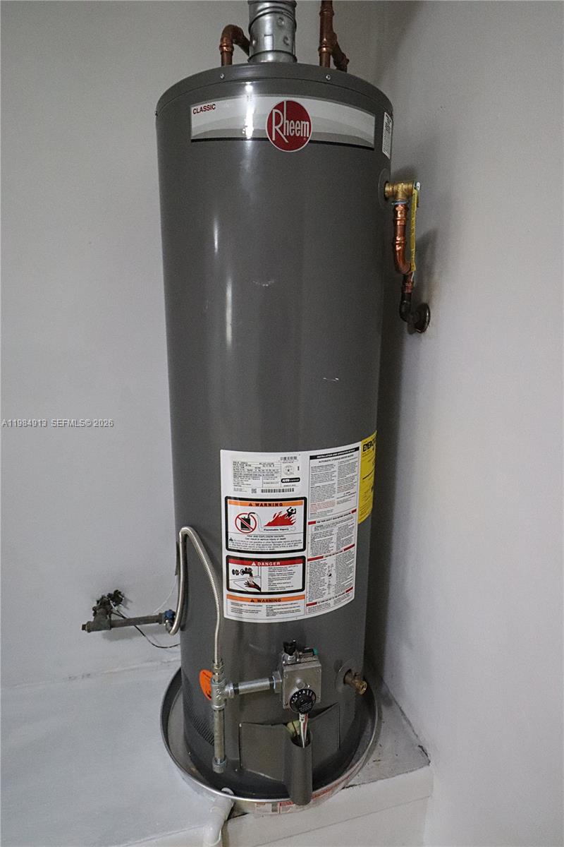 PEMBROKE LAKES SEC 4 - Residential