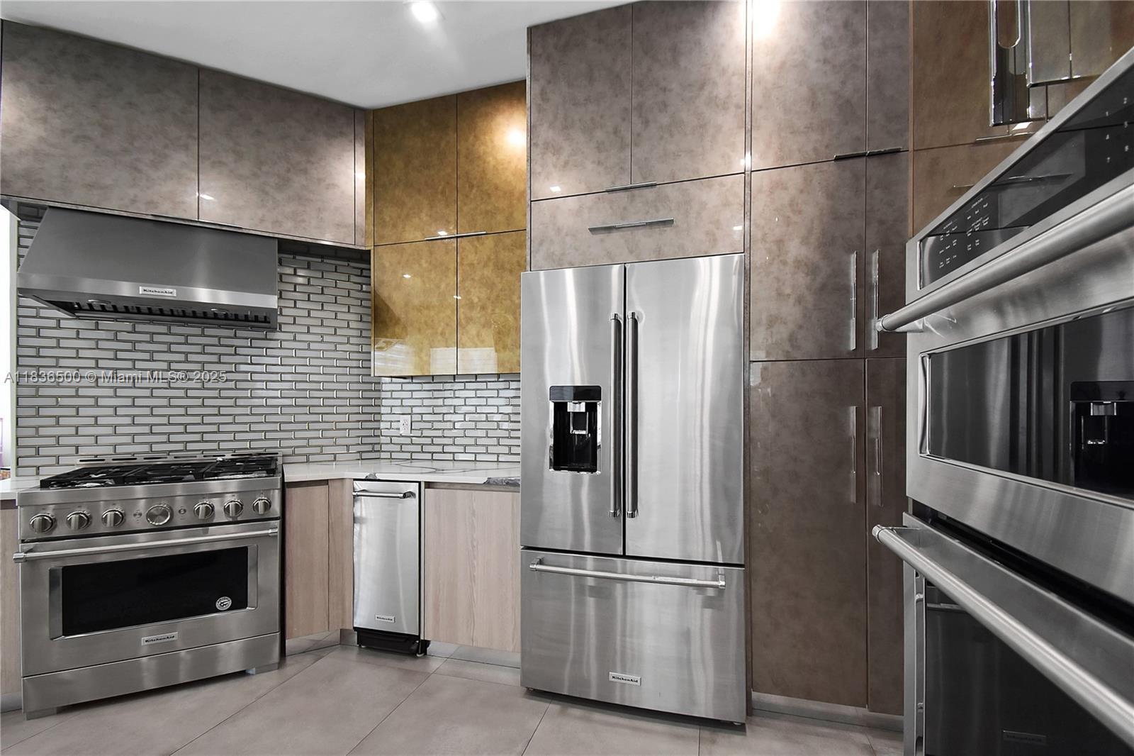 MAYFAIR AT WOODFIELD COUN - Residential