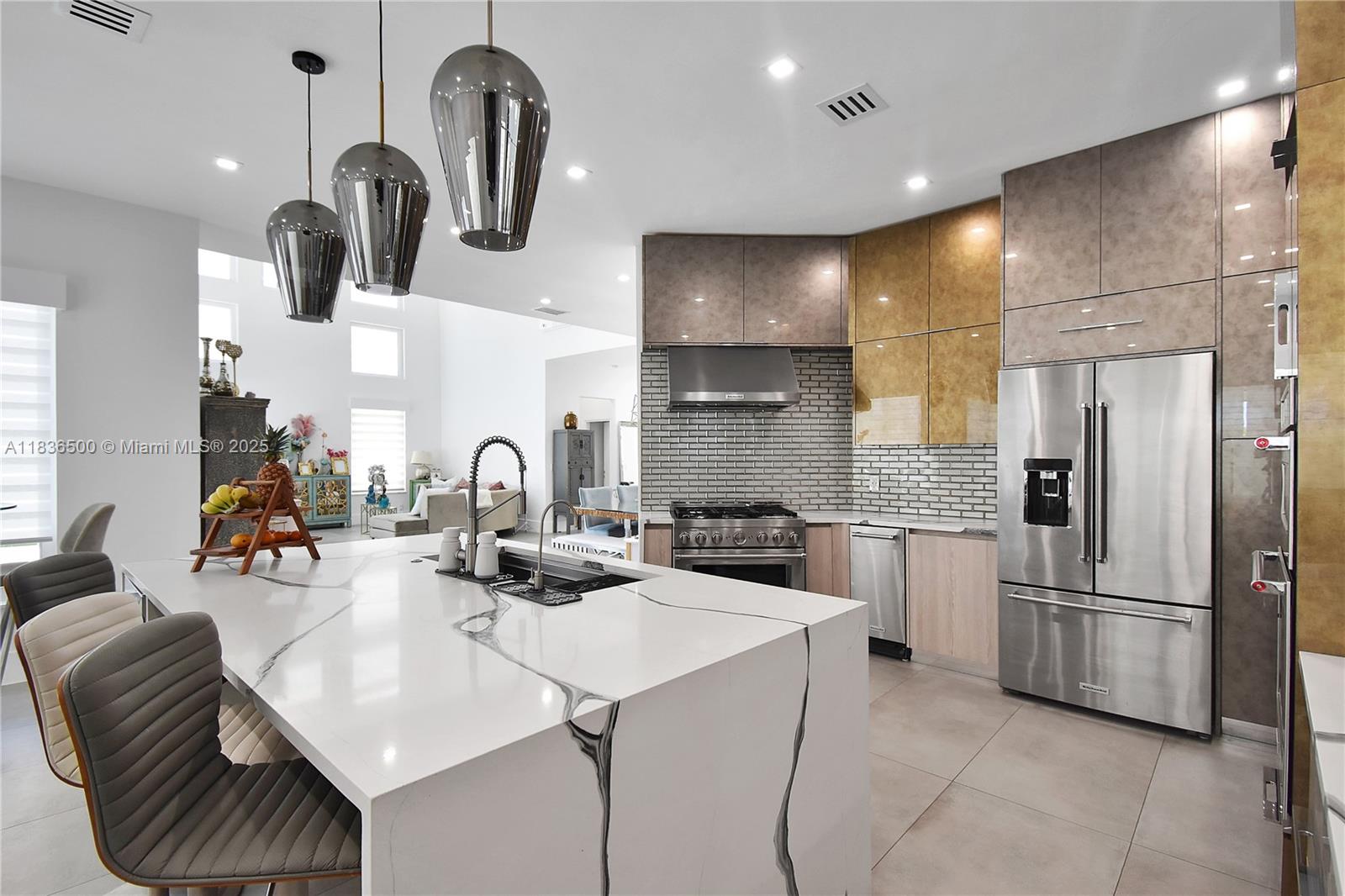 MAYFAIR AT WOODFIELD COUN - Residential