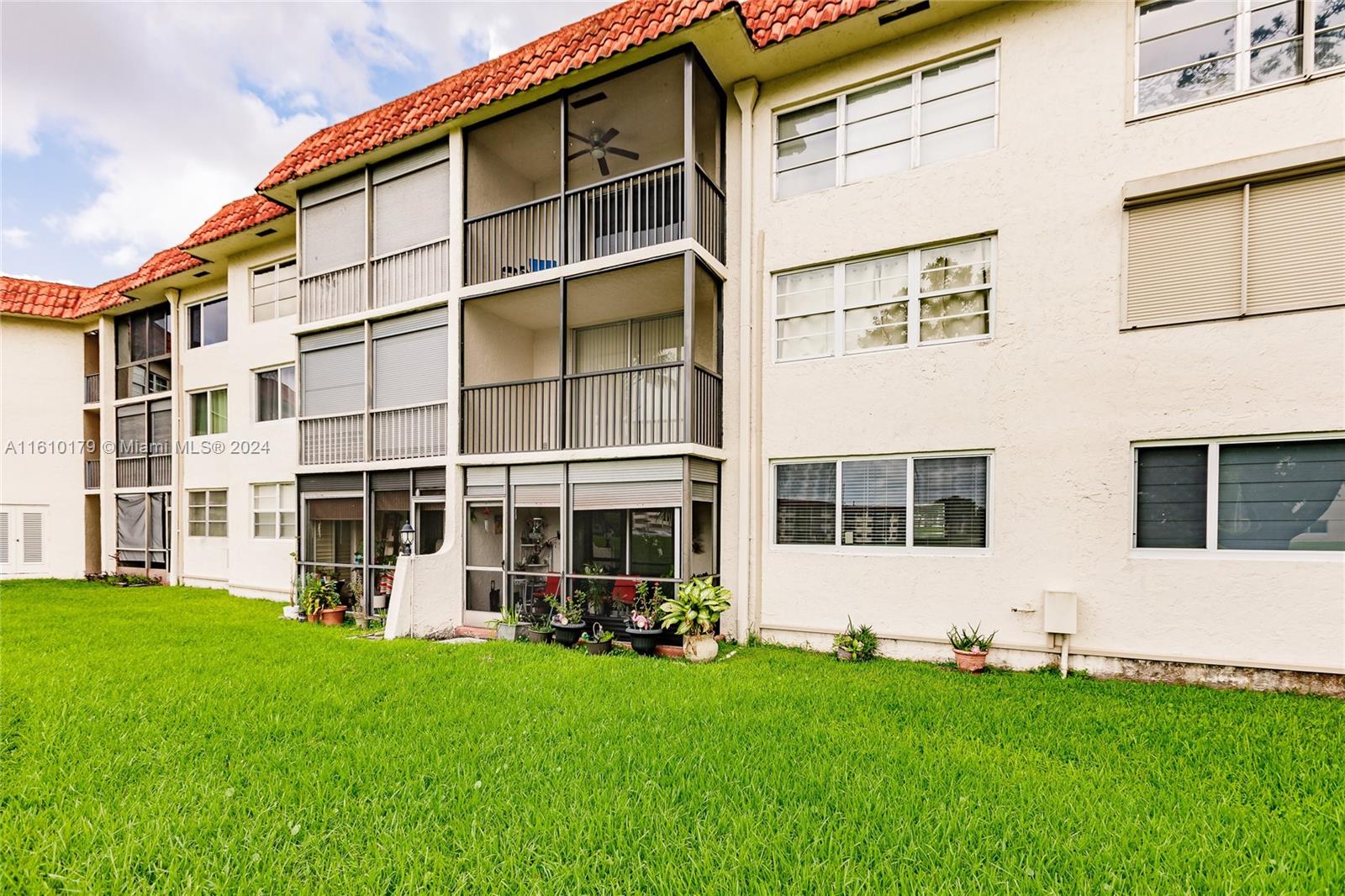 HOLLYBROOK GOLF - Residential