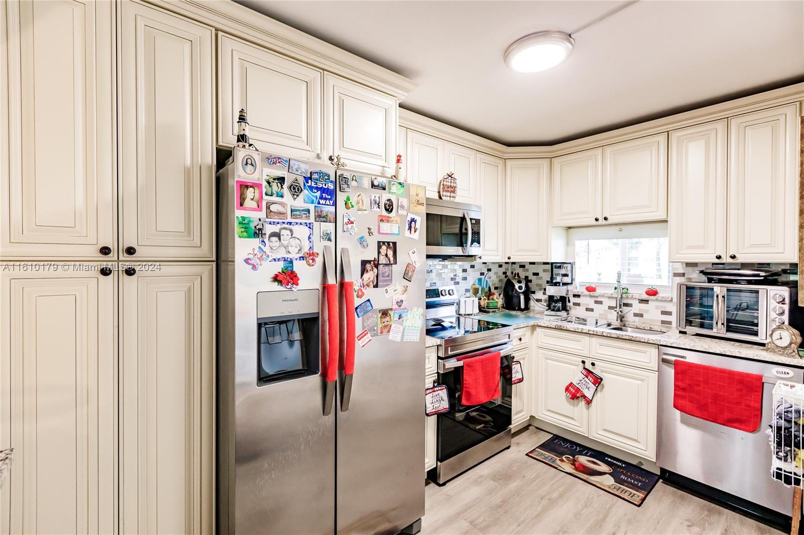 HOLLYBROOK GOLF - Residential