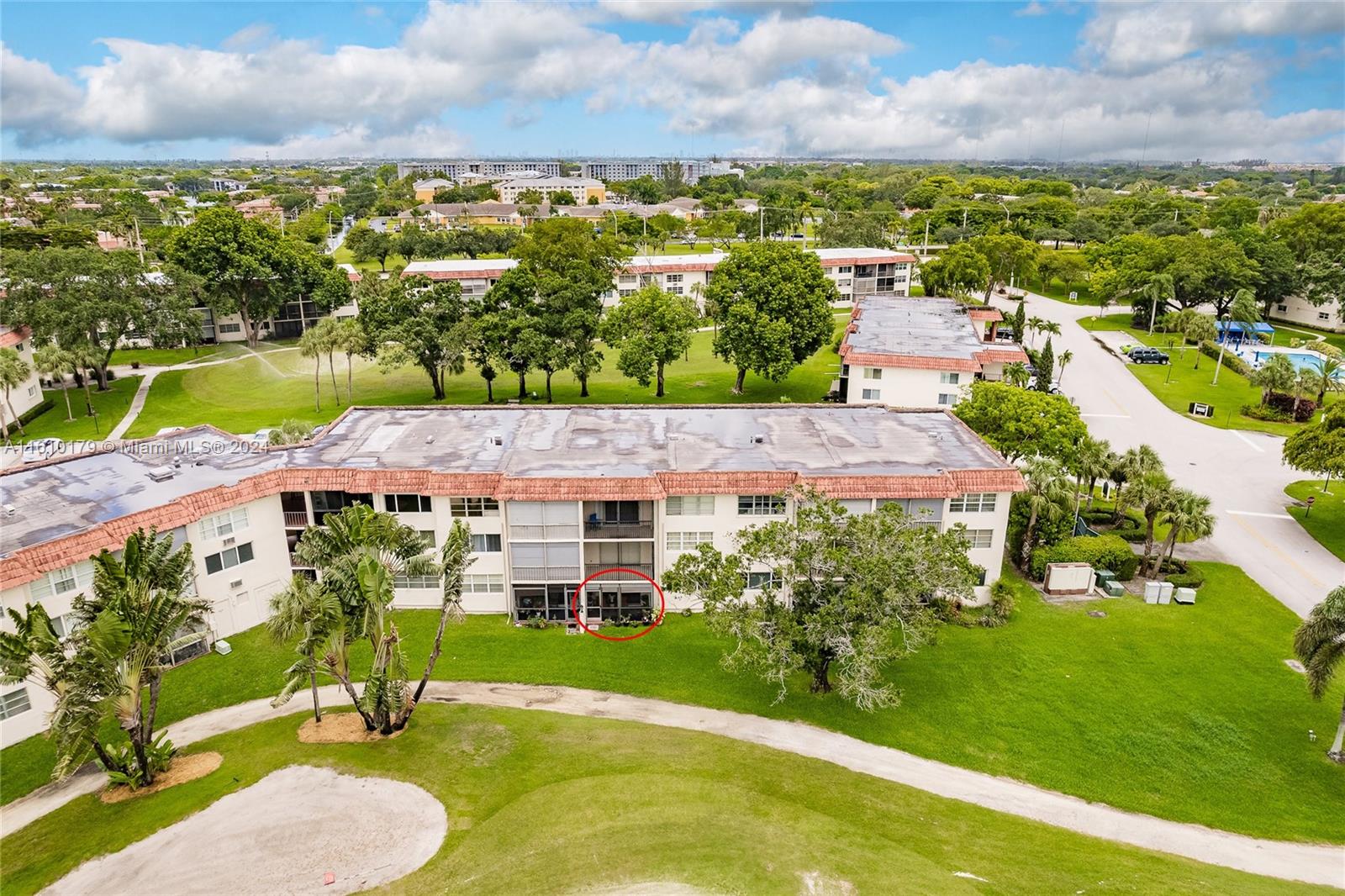 HOLLYBROOK GOLF - Residential