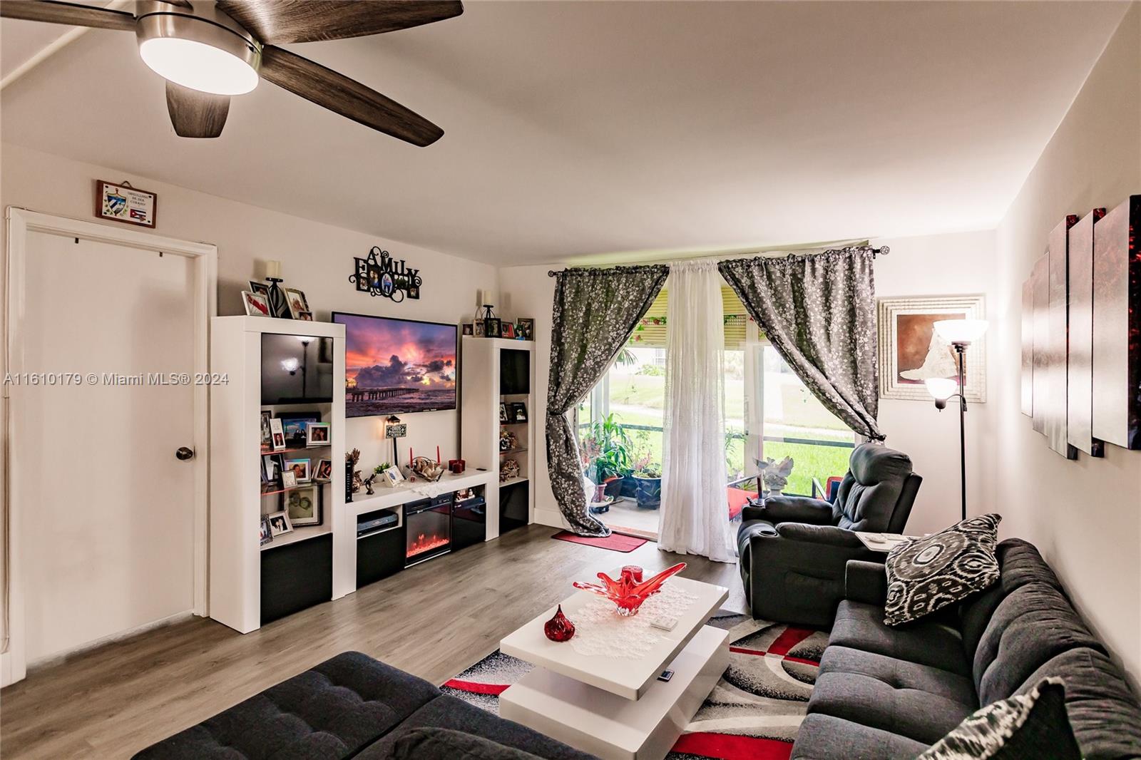 HOLLYBROOK GOLF - Residential