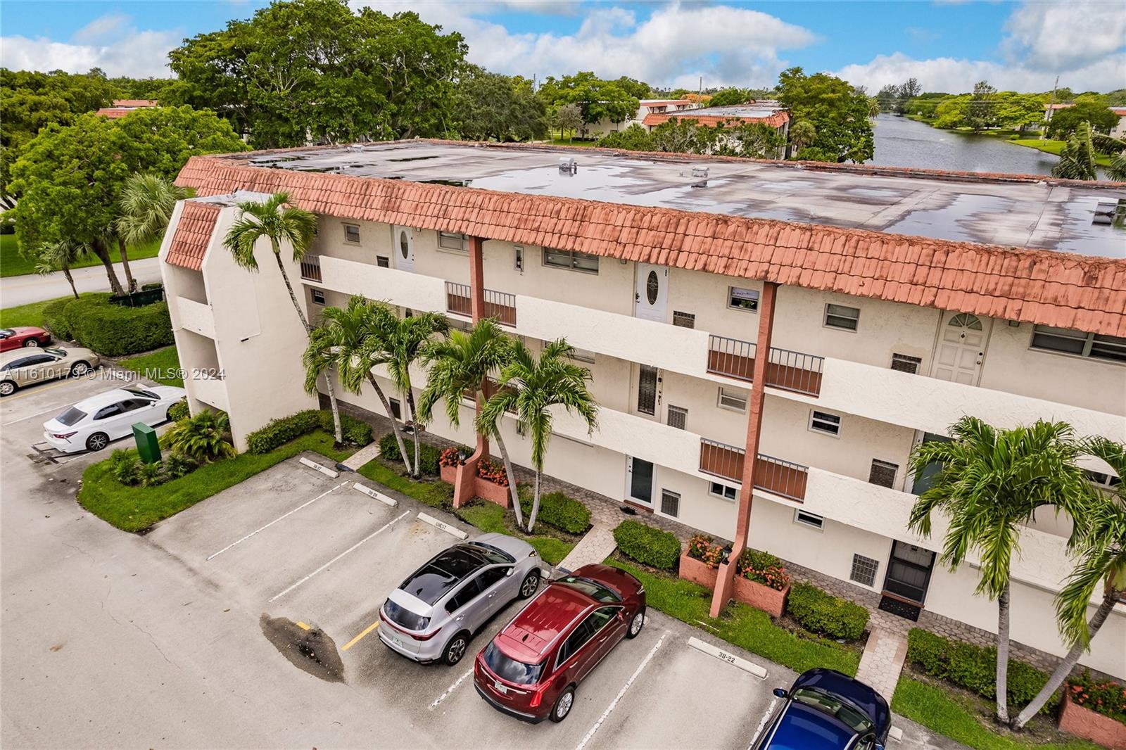 HOLLYBROOK GOLF - Residential