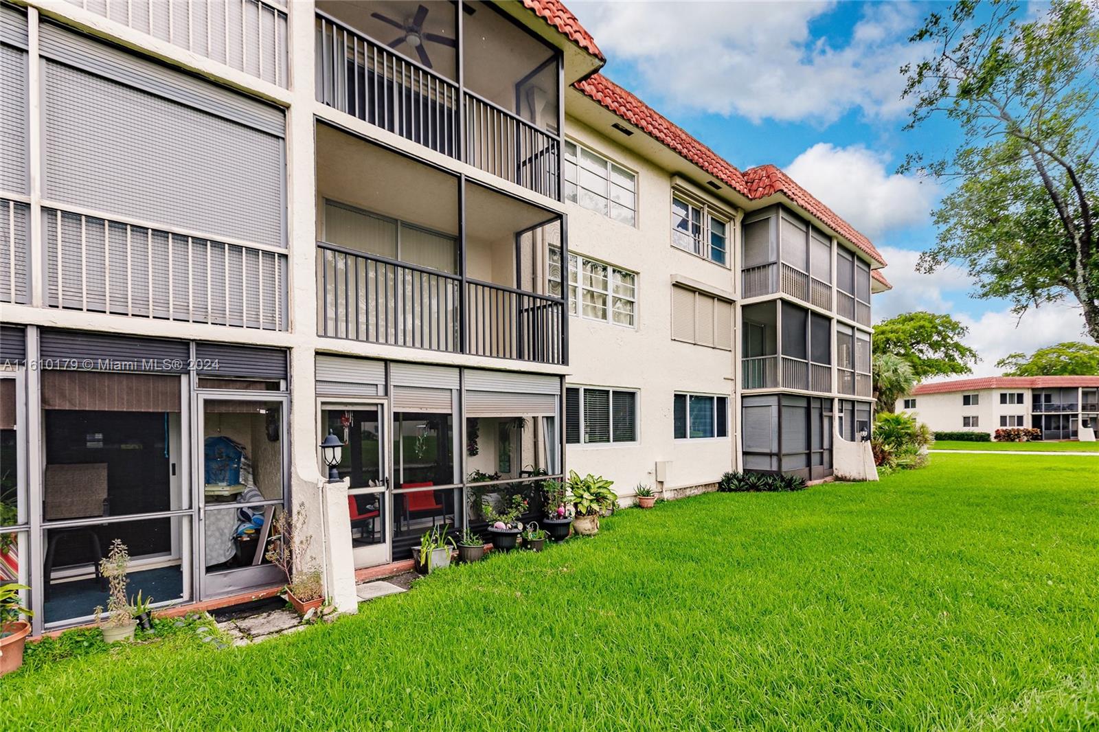 HOLLYBROOK GOLF - Residential