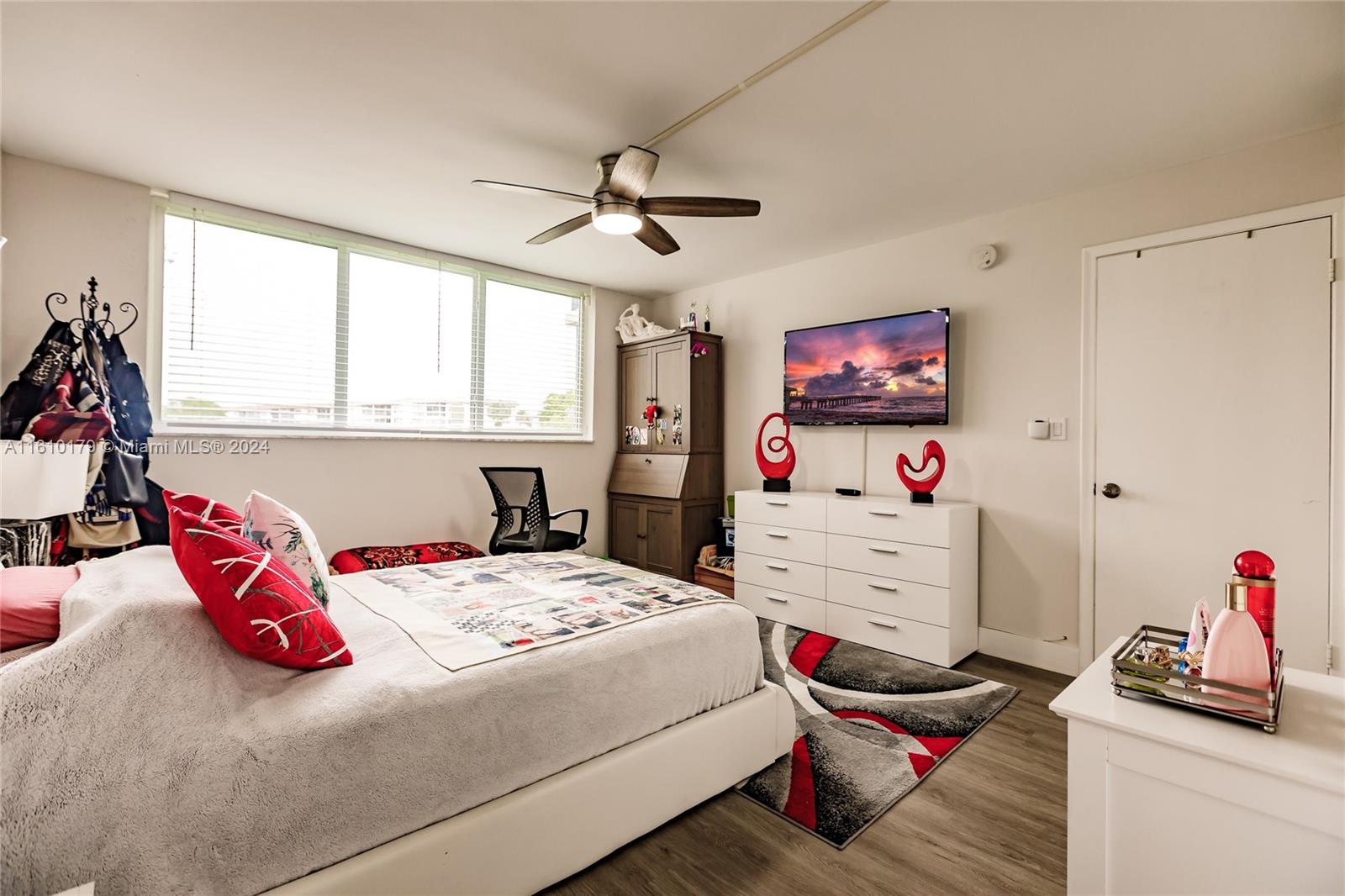 HOLLYBROOK GOLF - Residential