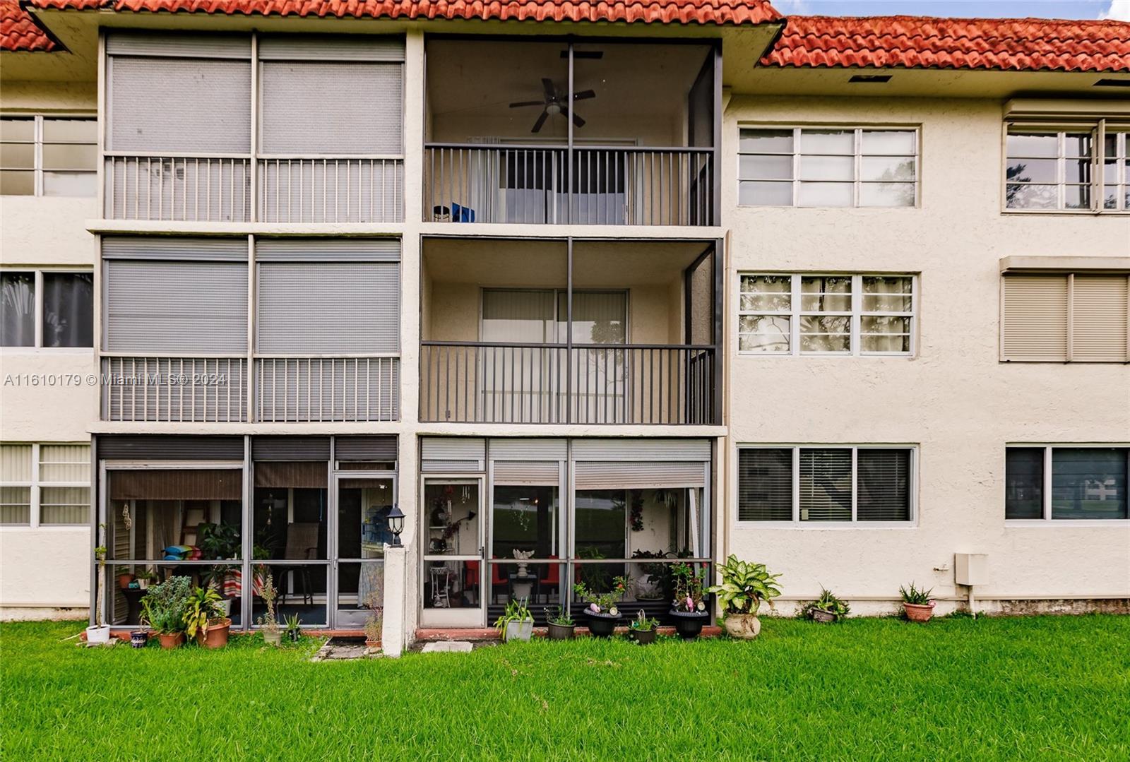 HOLLYBROOK GOLF - Residential