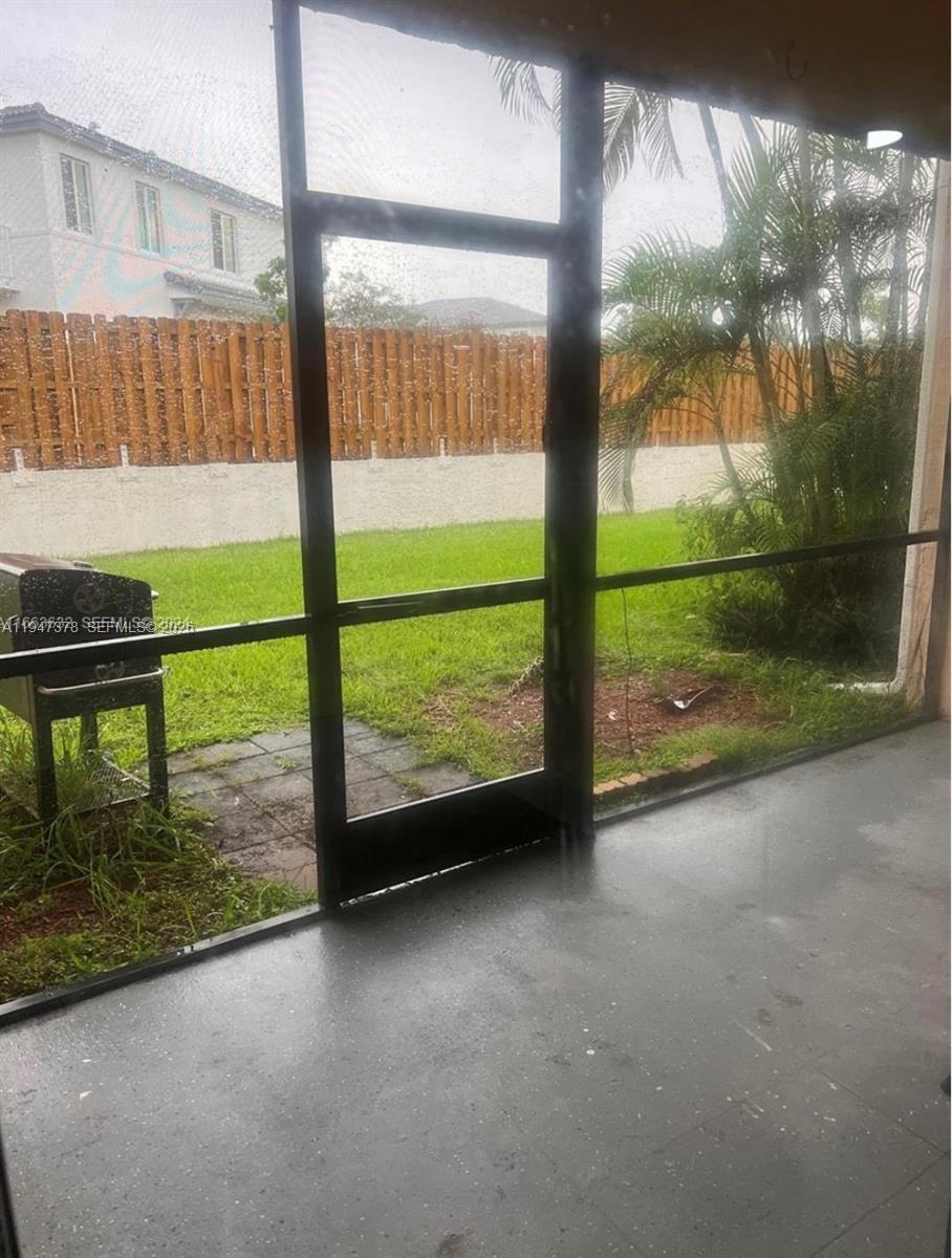 LAKESHORE CONDO #4 - Residential