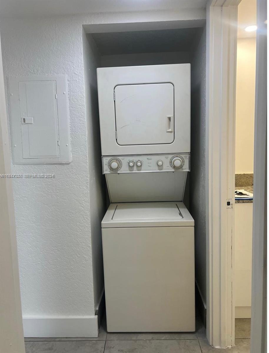 LAKESHORE CONDO #4 - Residential