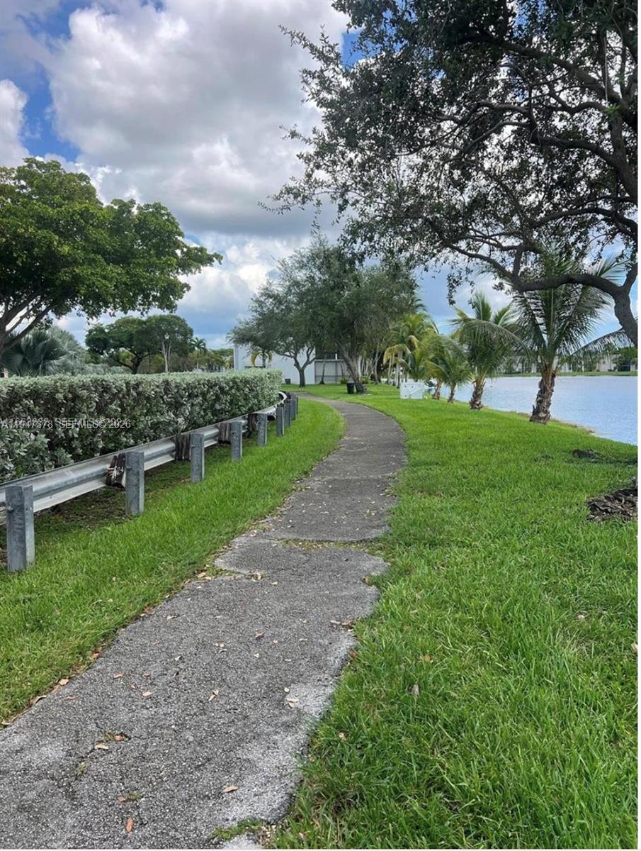 LAKESHORE CONDO #4 - Residential