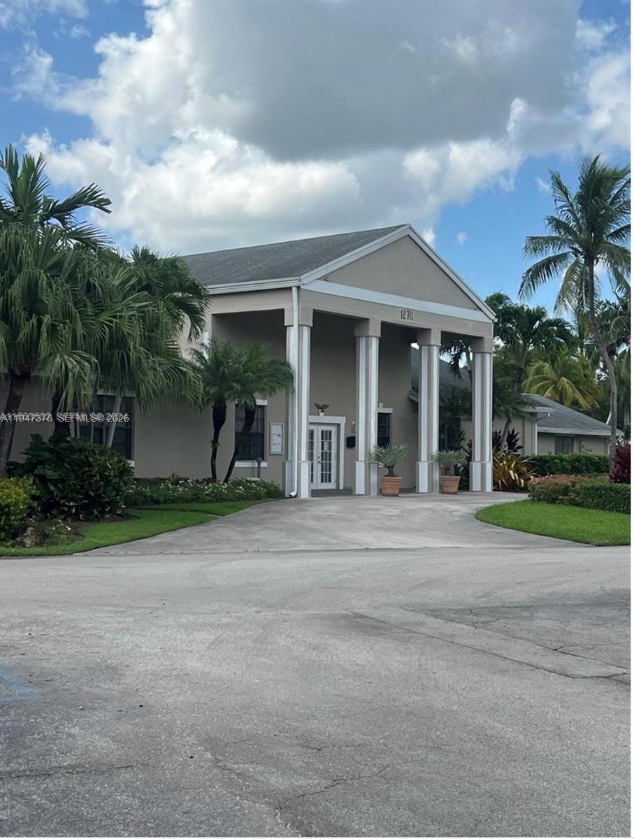 LAKESHORE CONDO #4 - Residential