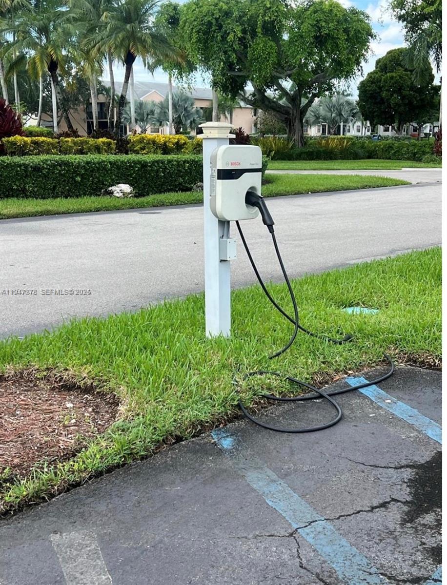 LAKESHORE CONDO #4 - Residential