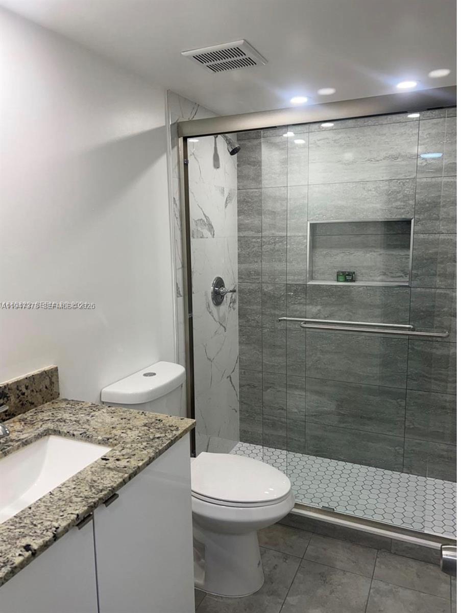 LAKESHORE CONDO #4 - Residential