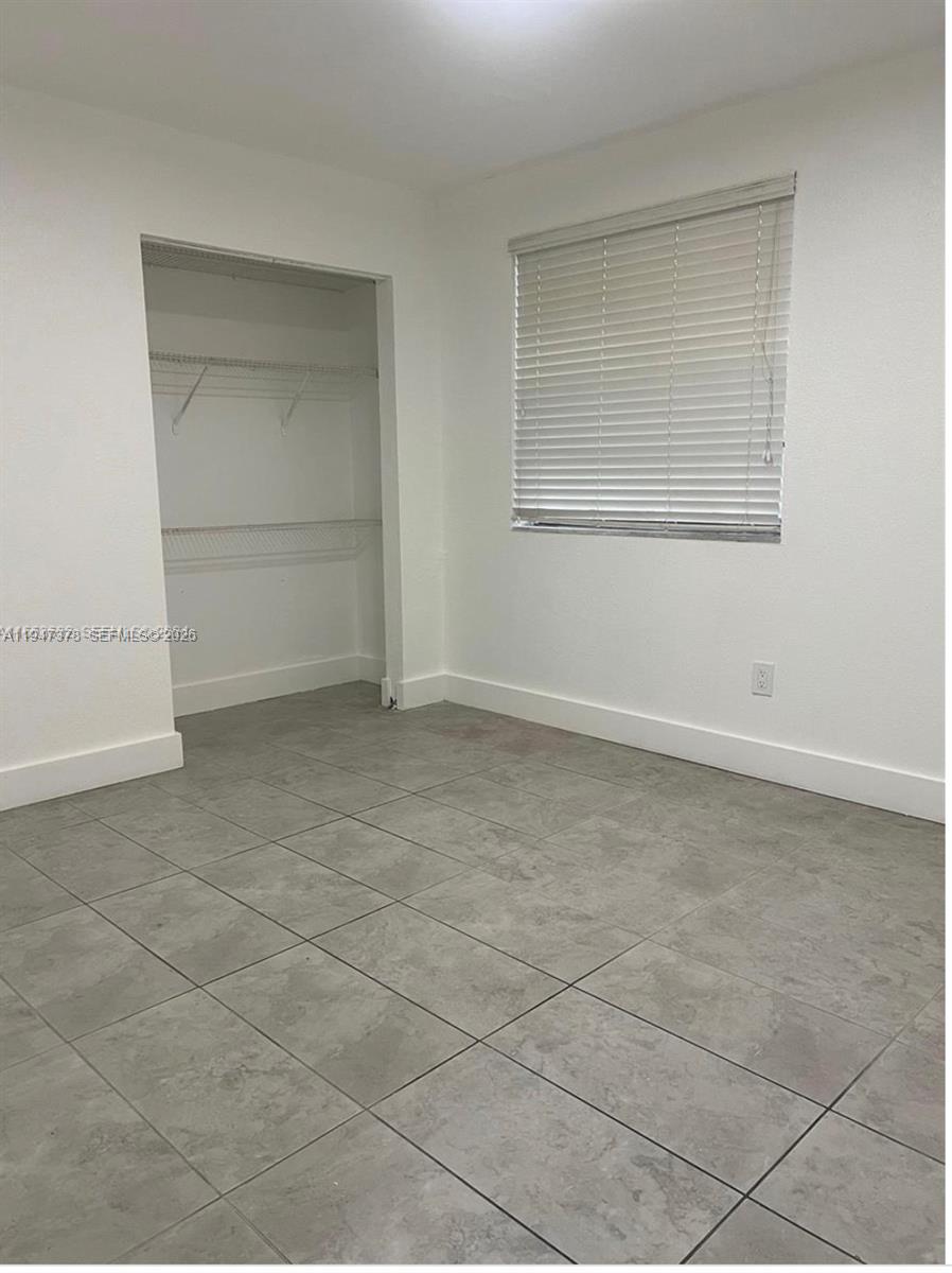 LAKESHORE CONDO #4 - Residential