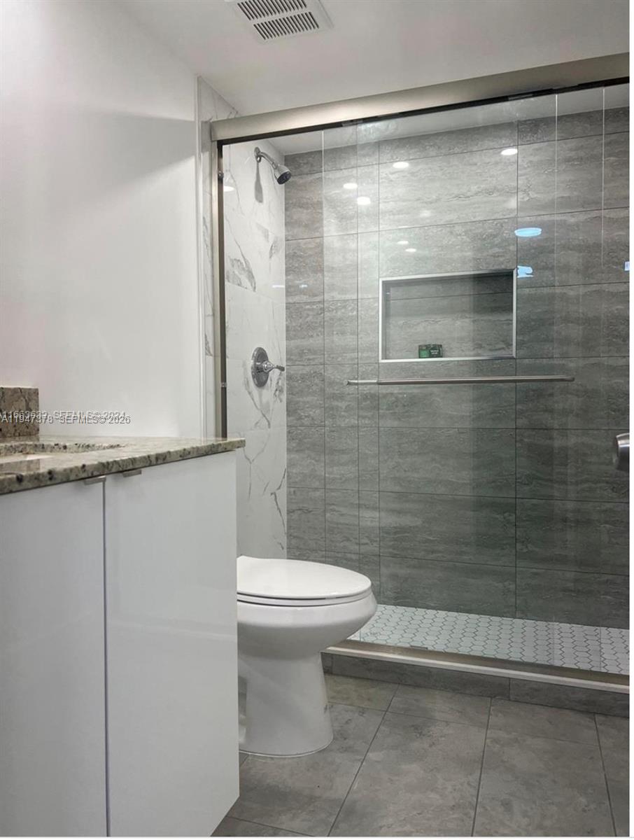 LAKESHORE CONDO #4 - Residential