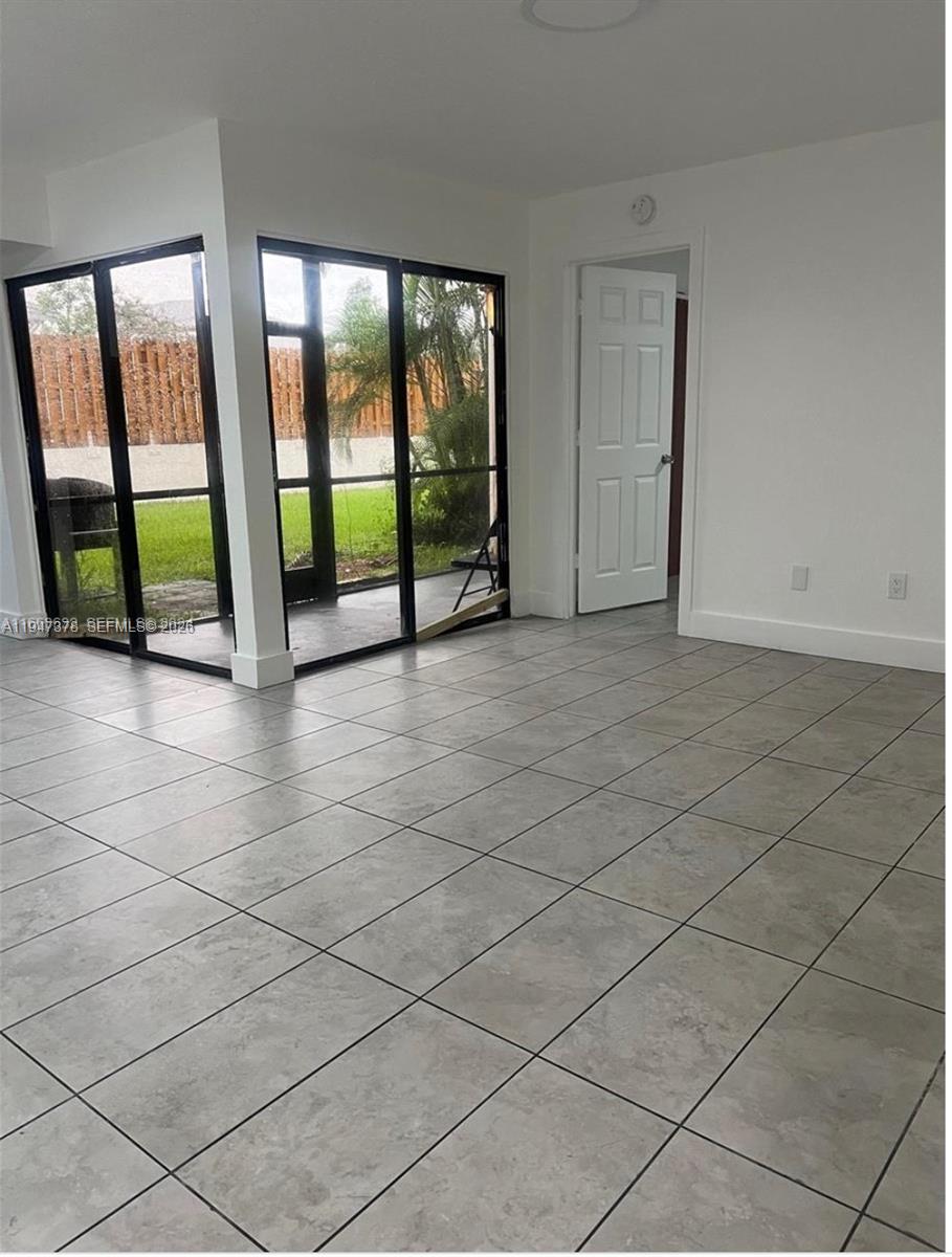 LAKESHORE CONDO #4 - Residential