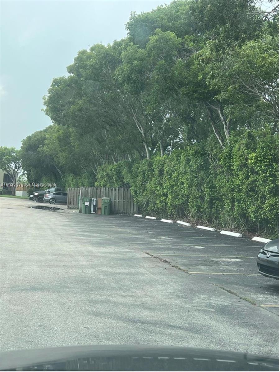 LAKESHORE CONDO #4 - Residential