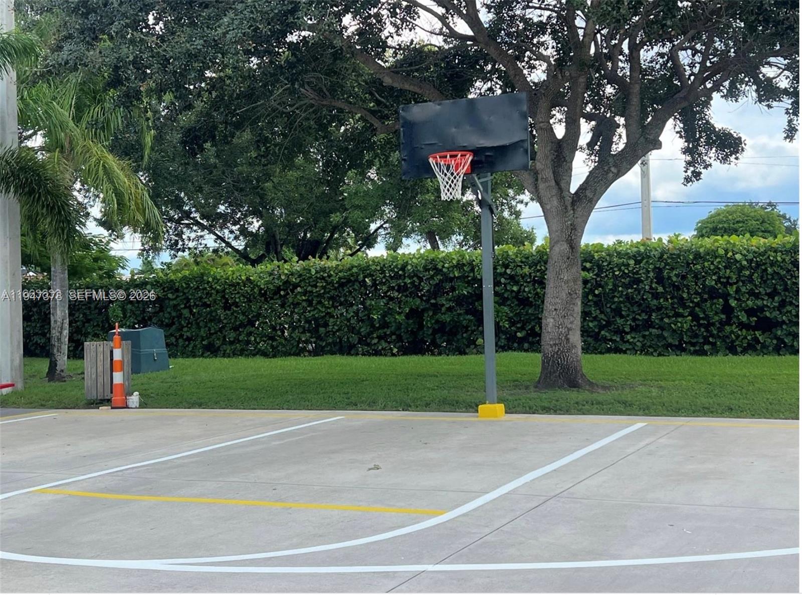 LAKESHORE CONDO #4 - Residential