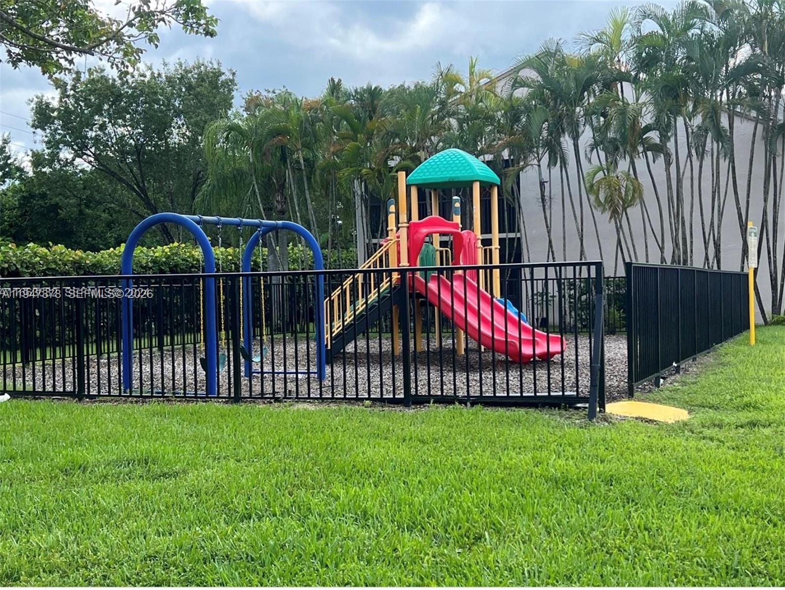 LAKESHORE CONDO #4 - Residential