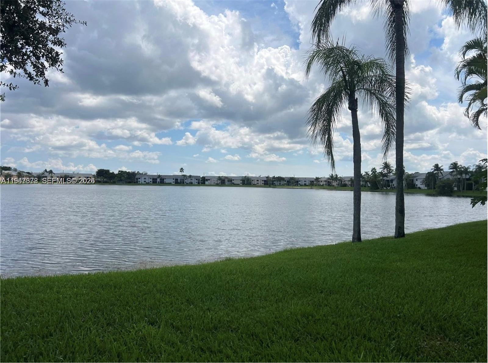 LAKESHORE CONDO #4 - Residential