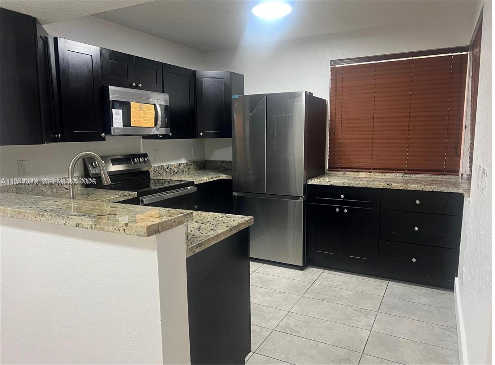 LAKESHORE CONDO #4 - Residential