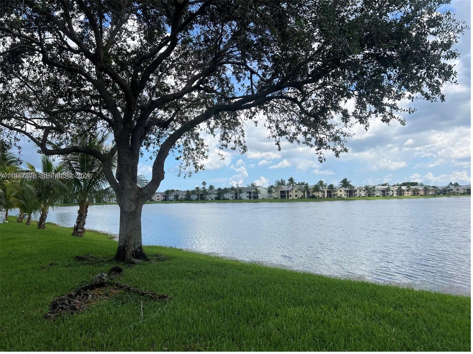 LAKESHORE CONDO #4 - Residential