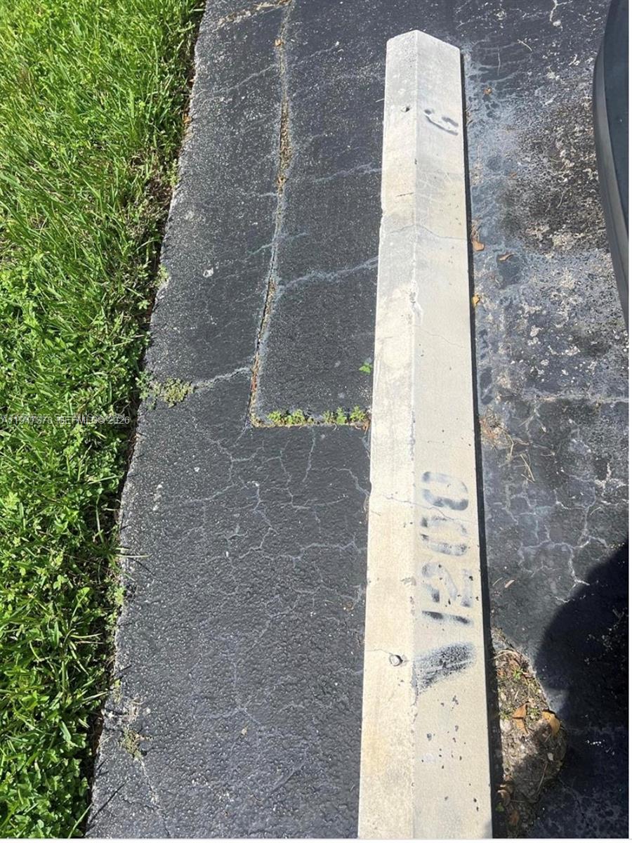 LAKESHORE CONDO #4 - Residential