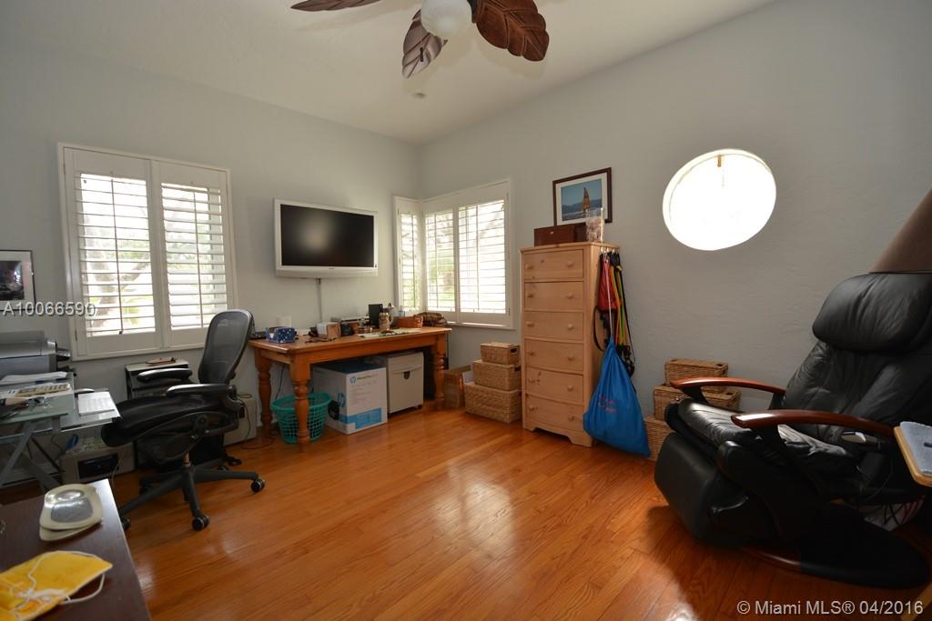 Hollywood 1-21 B - Residential