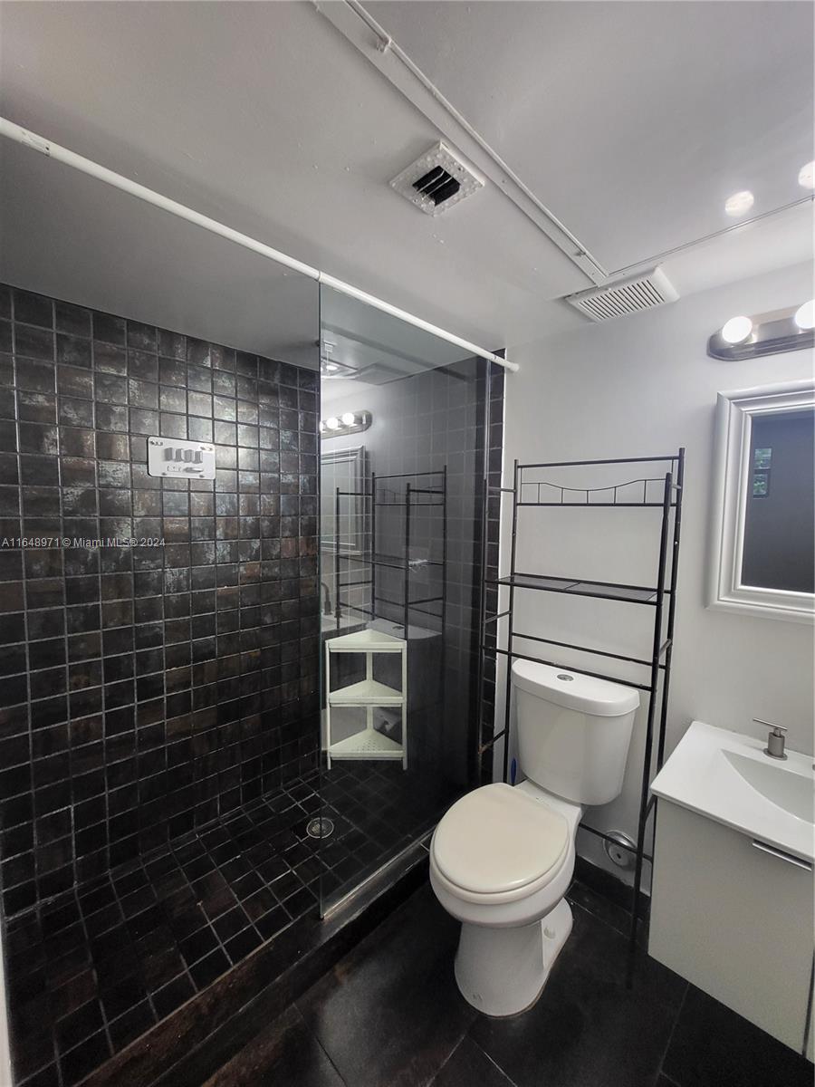 ETRURIA CONDO - Residential