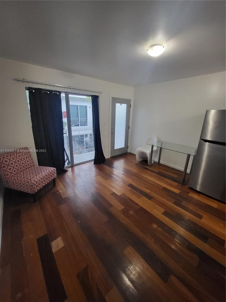 ETRURIA CONDO - Residential