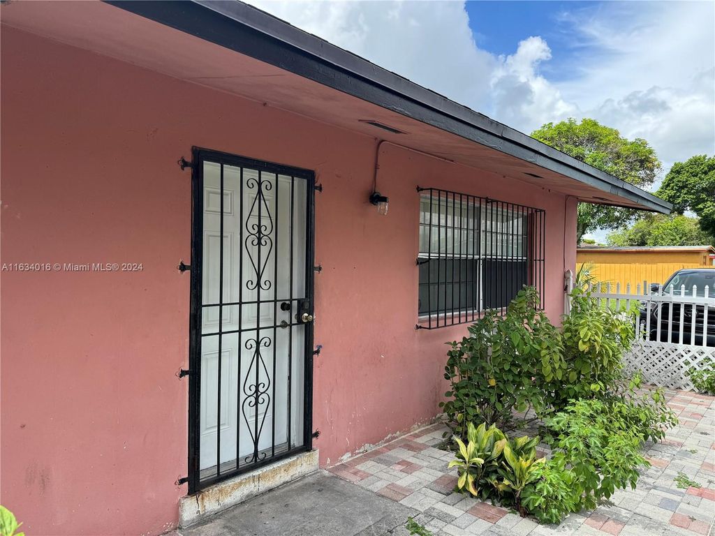 Photo of 310 SW 27th Ter #1-2, Fort Lauderdale, FL 33312 (MLS # A11634016)