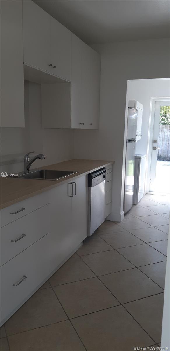 SUN RAY HOMES GREYNOLDS P - Residential Lease