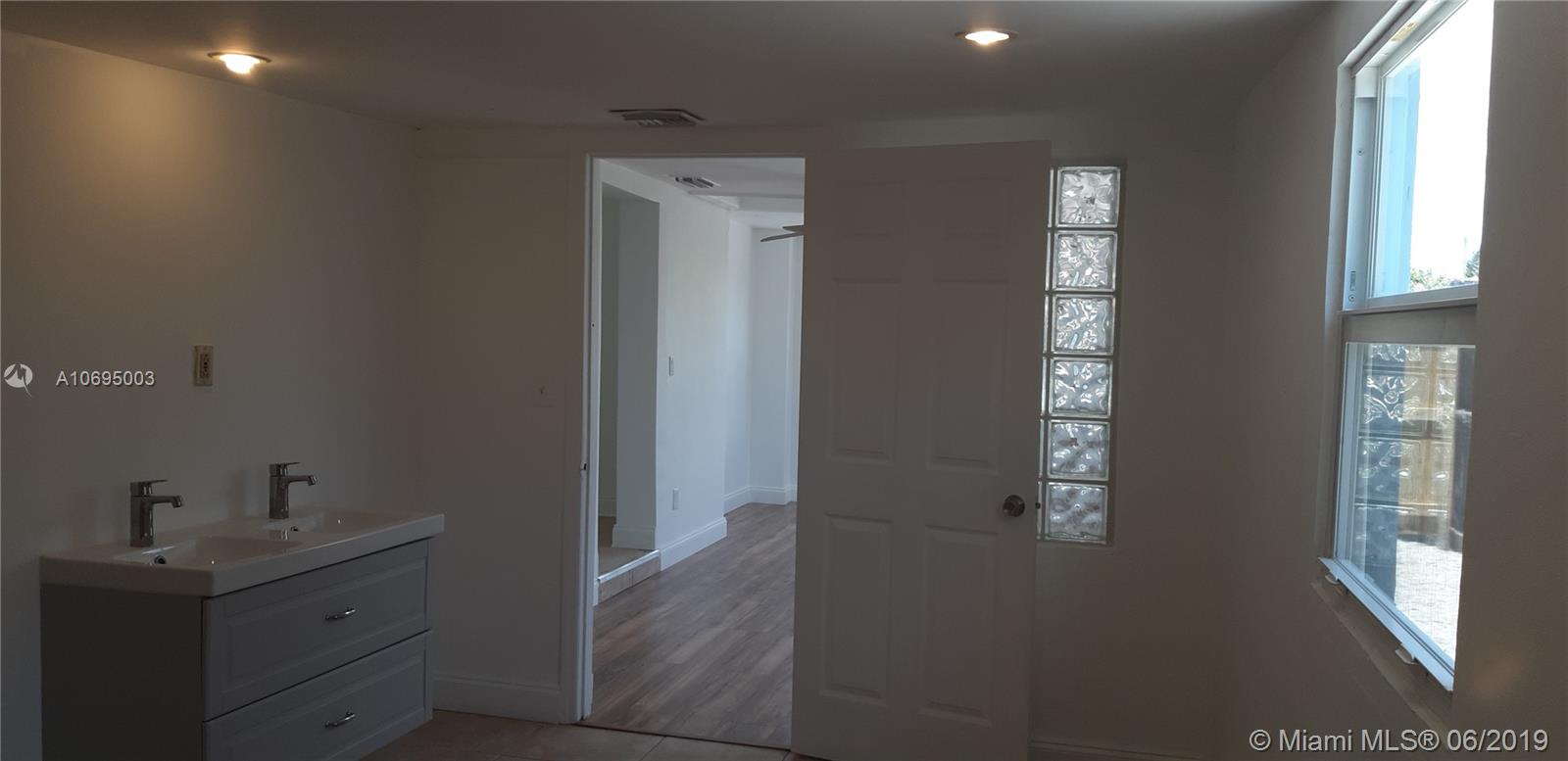 SUN RAY HOMES GREYNOLDS P - Residential Lease