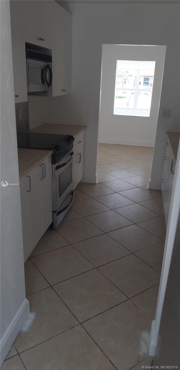 SUN RAY HOMES GREYNOLDS P - Residential Lease