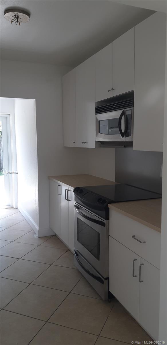 SUN RAY HOMES GREYNOLDS P - Residential Lease