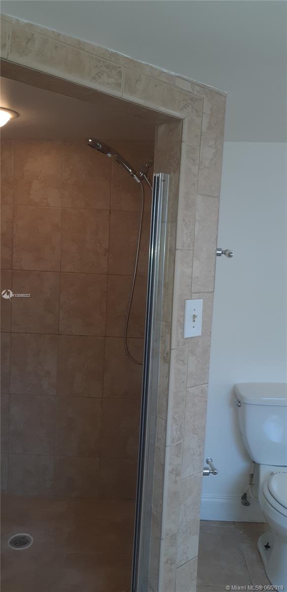 SUN RAY HOMES GREYNOLDS P - Residential Lease