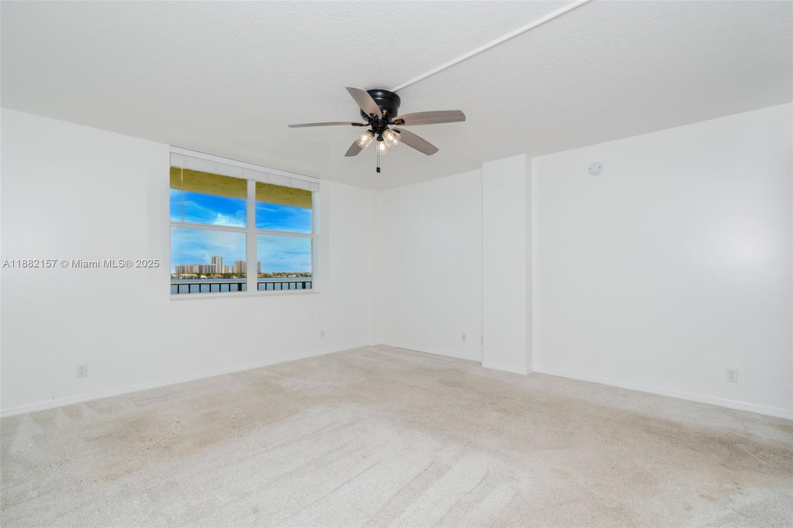 LAKE HARBOUR TOWERS CONDO - Residential
