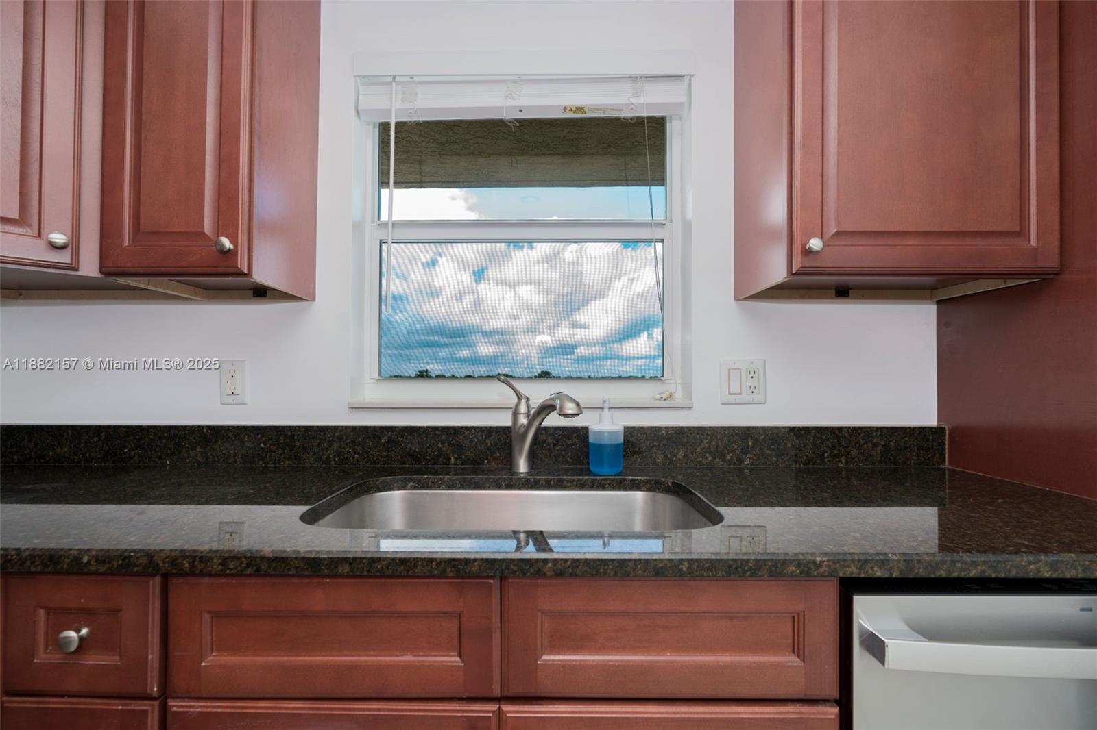 LAKE HARBOUR TOWERS CONDO - Residential